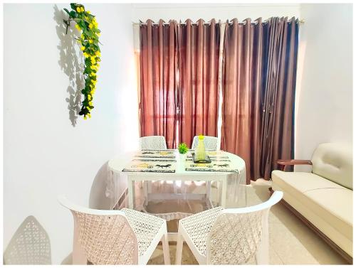 Posezení v ubytování Hotel Ashoka Premium Ashram Near Ram janam Bhoomi - Fully Air Conditioning Premium Rooms - BEST HOTEL