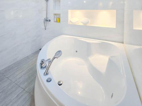 Phòng tắm tại Viraka PoolVilla วิราคะ พูลวิลล่า