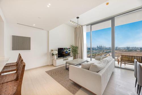 Daniels Chic 1BR with City Skyline Views at JVC