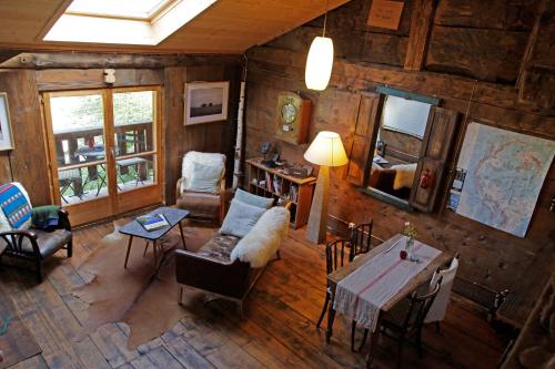 Posezení v ubytování Lieu Secret dans les Alpes Suisses