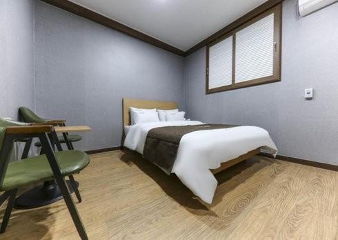 Postel nebo postele na pokoji v ubytování Hotel J