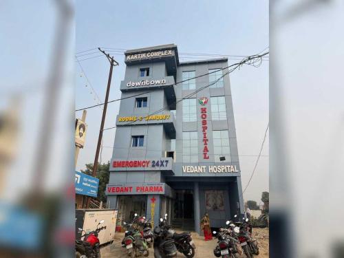 a group of motorcycles parked in front of a building at Hotel O Downtown Rooms & Banquet in Darbhanga