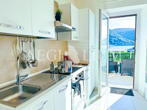 Küche/Küchenzeile in der Unterkunft Violetta 1