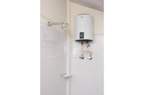 a water heater in a shower in a bathroom at Kitty Royal Inn in Ooty