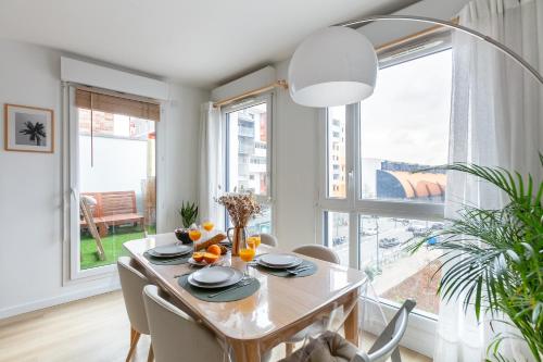 Area soggiorno di Le Duplex des Docks by So Homy - 2 Bed Room - 4 PAX