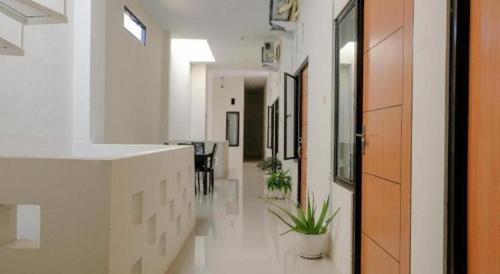 Koupelna v ubytování Capital O 2798 Semeru Residence Syariah