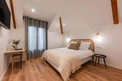 En eller flere senge i et værelse på Appart 'hôtel LA VILLA LE BOURGET, Paris, parc des expositions