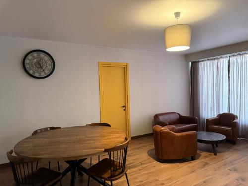 Χώρος καθιστικού στο Gudauri Loft Hotel