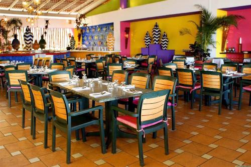 Restaurace v ubytování Decameron Los Cocos Guayabitos, Ramada All-Inclusive Resort