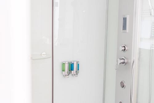 a white door with a knob on it at Schäfers Hotel, Self-Check-in, Cafe und Bäcker am Hotel in Vechta