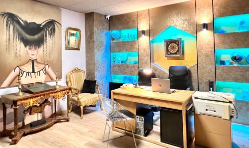 HOSTEL Pepper-Gold -PEDESTRIAN STRETT-3 minutes from marine -very spacious room -BED ROOMS 8 GUEST 55 M2 AND 8 GUEST 65 M2