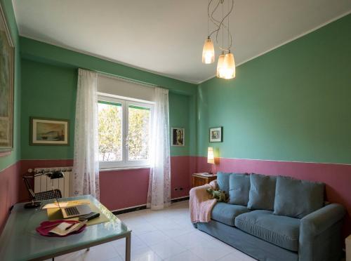 Et opholdsområde på Giaella Sea View Apartment