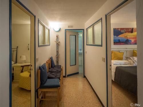 Ein Bett oder Betten in einem Zimmer der Unterkunft Mainetta Sea View Apartment with AC