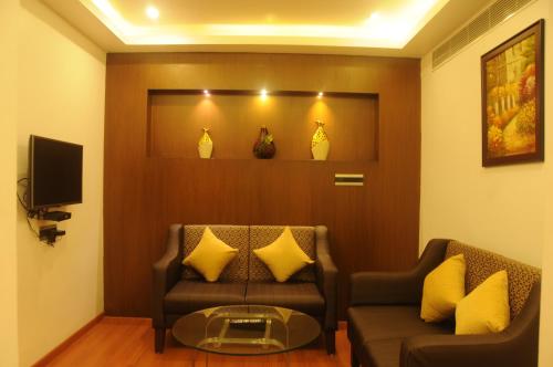 Ruang duduk di Hotel Nk Grand Park Airport Hotel