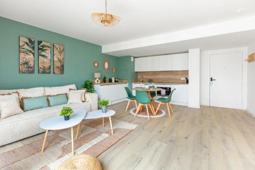 Køkken eller tekøkken på Refuge Naturel au Cœur des Docks by So Homy - 1 Bed Room 4 PAX