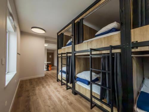 En eller flere senge i et værelse på Auberge de Jeunesse Les Francas du Pas-de-Calais - ARRAS