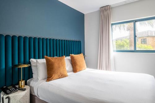 Postel nebo postele na pokoji v ubytování Apartment 411 By the Sea, 1 Kingsway Cronulla