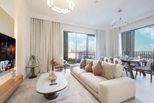 3 Bedroom Apartment with Full Skyline Views In Creek Harbour