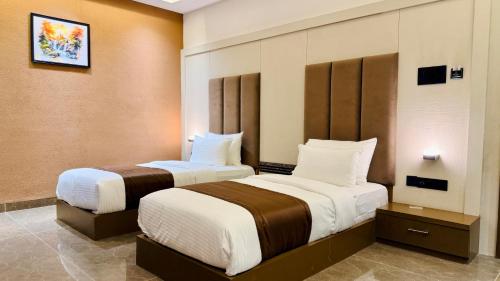 Postel nebo postele na pokoji v ubytování Pheonix Luxury Inn