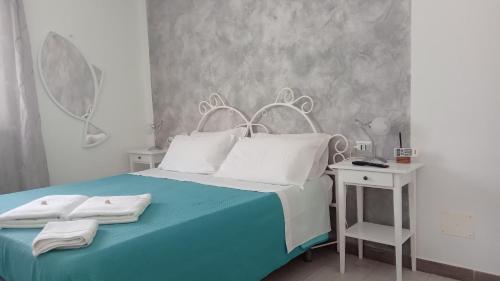 En eller flere senge i et værelse på Villa Mattia