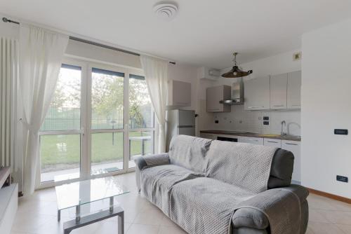 GuestHost - Rogoredo Cozy Flat with Garden