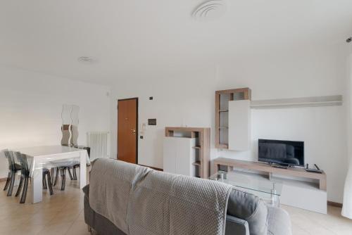GuestHost - Rogoredo Cozy Flat with Garden
