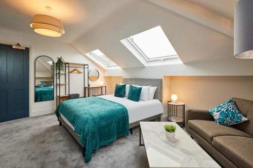 En eller flere senge i et værelse på Host & Stay - The Langley Hotel