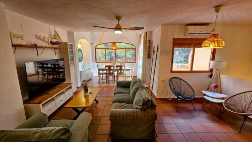 Bungalow Almendros by Live It