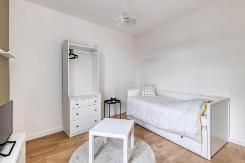 a bedroom with a white bed and a white dresser at Azur 2 - Gare de Roubaix in Roubaix