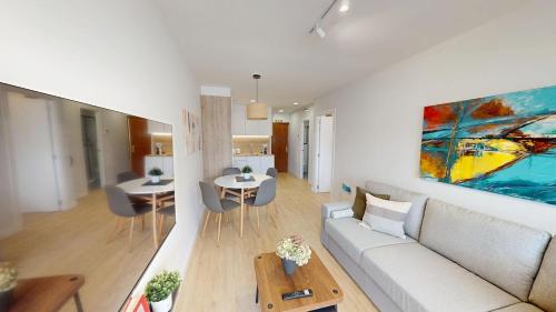 Stunning penthouse in Cuatro Caminos for 4 pax - Artistas 1