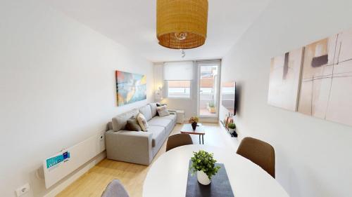 Stunning penthouse in Cuatro Caminos for 4 pax - Artistas 1
