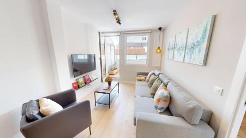 Stunning 2-bedrooms penthouse in Cuatro Caminos - Artistas 2