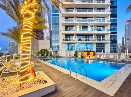 Ultra Stylish Luxury Flat w Harbour View in Dubai Marina, Sleeps 10 pax