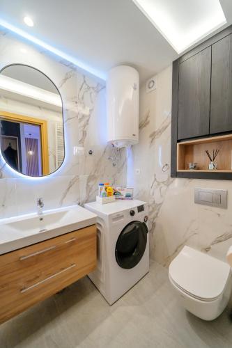 a bathroom with a washing machine and a sink at Zlatibor Pine & Peak in Zlatibor