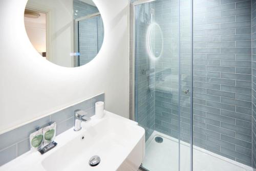 Et badeværelse på Host & Stay - The Langley Hotel