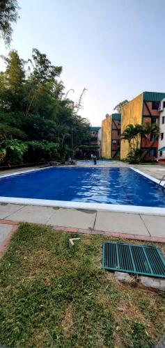 KR apartment CENTRO HISTÓRICO, SAN SALVADOR, TRES HABITACIONES 4 CAMAS parking wifi netflix VIX y mas