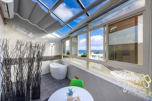 bagno con vista sull'oceano di 墾丁卿卿文旅 a Città Vecchia di Hengchun