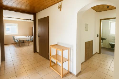a hallway of a house with a table and a bathroom at GMA Apartment P8 in Lahr