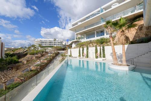 WintowinRentals Fuengirola Exclusive Sea View Apartment with Terrace, Pool and Parking