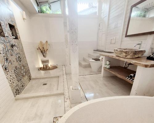 Ένα μπάνιο στο Elysium Bingin