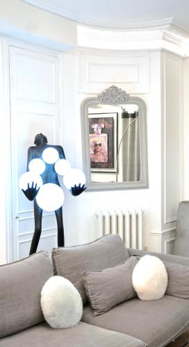 Appartement devant la Tour Eiffel et Seine