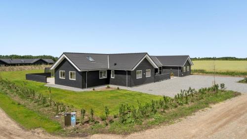 Το κτήριο όπου στεγάζεται  η παραθεριστική κατοικία