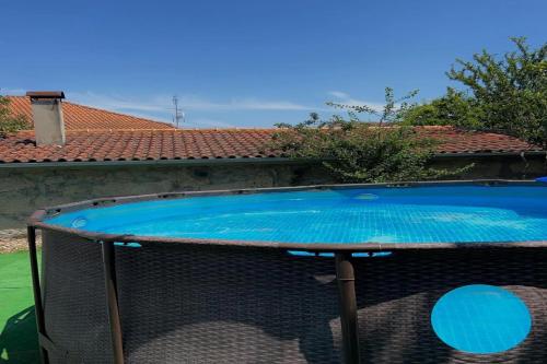 Bazén v ubytování Casa 3 Irmãs nebo v jeho okolí