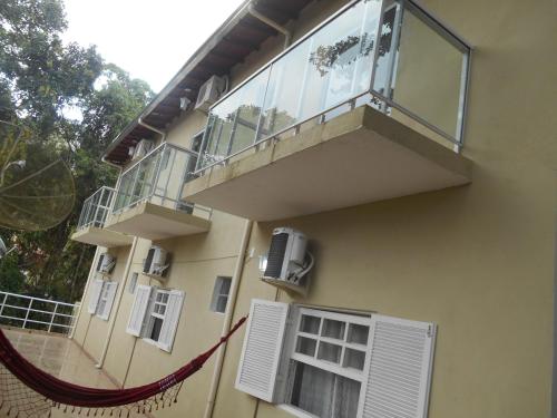 a balcony on the side of a building at Pousada Colibri in Trindade