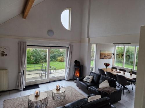 Khu vực ghế ngồi tại Villa Melissa