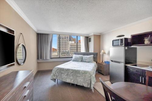 En eller flere senge i et værelse på Gym • Modern Studio • Lounge with Pool Table