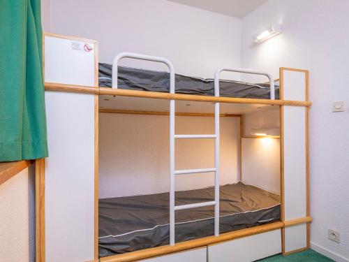 Palanda nebo palandy na pokoji v ubytování Appartement familial 6 pers. avec balcon à Avoriaz - FR-1-314-208