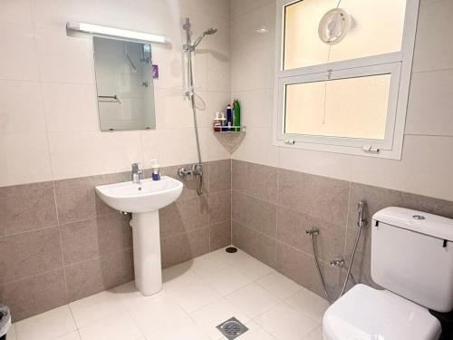 Ένα μπάνιο στο Flora Residence