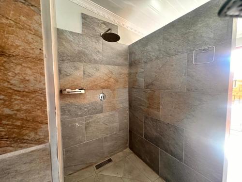 Phòng tắm tại Farm stay at Thyme Cottage on Haldon Estate