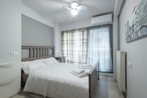 En eller flere senge i et værelse på Annita's Cozy Loft Volos